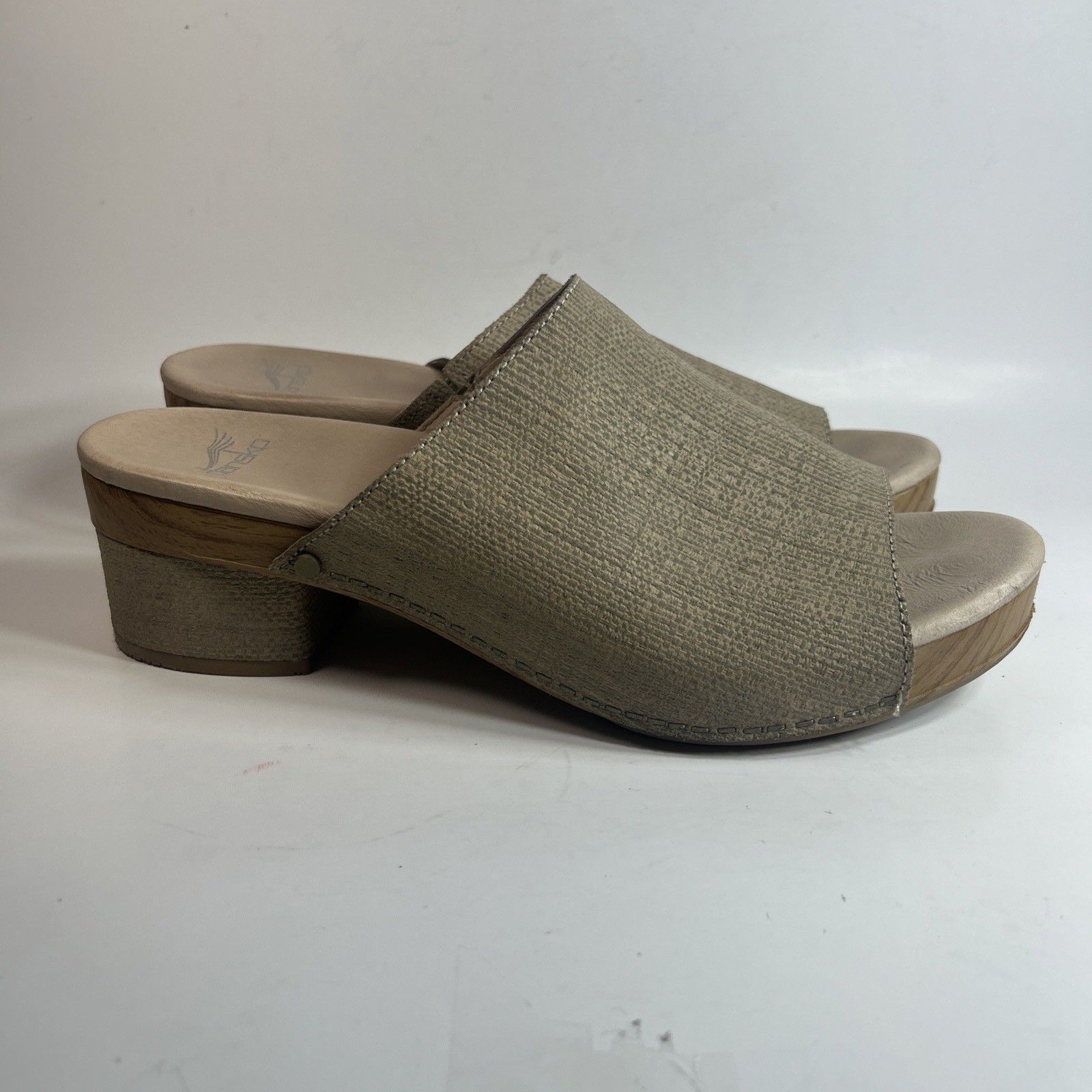 Dansko Women’s Sandals Size 10 Eu 41 Maci Taupe Textured Beige Leather Comfort